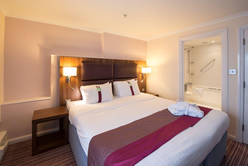 East M1 Junc 14 By Ihg 4*