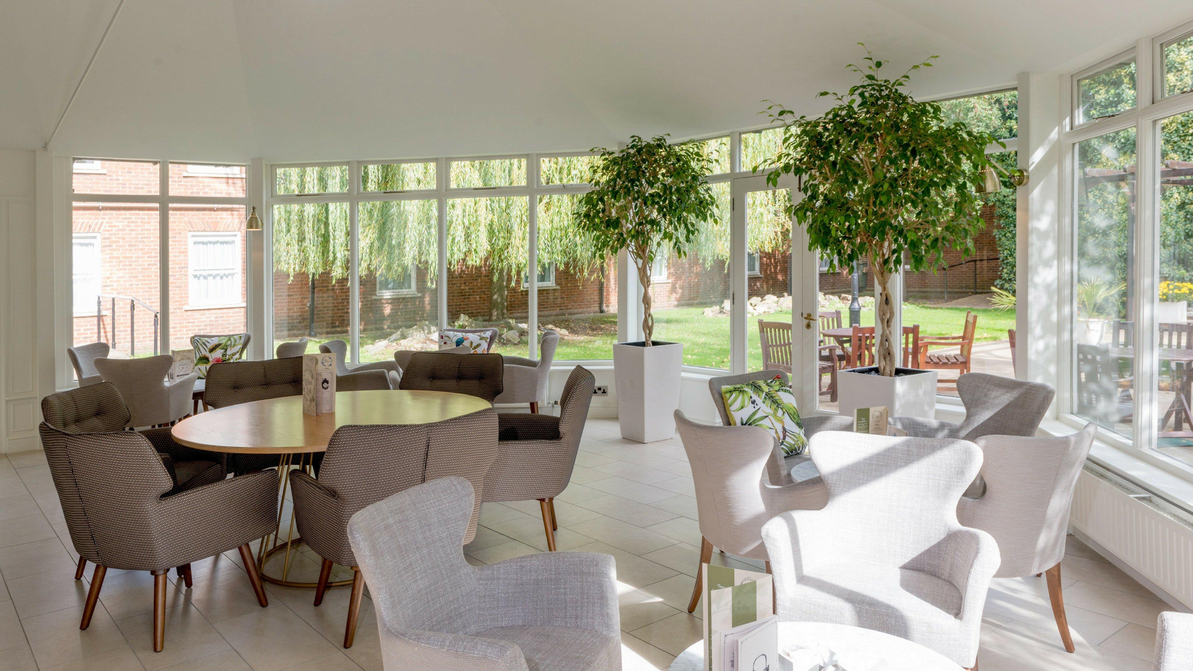 Hotel East M1 Junc 14 By Ihg