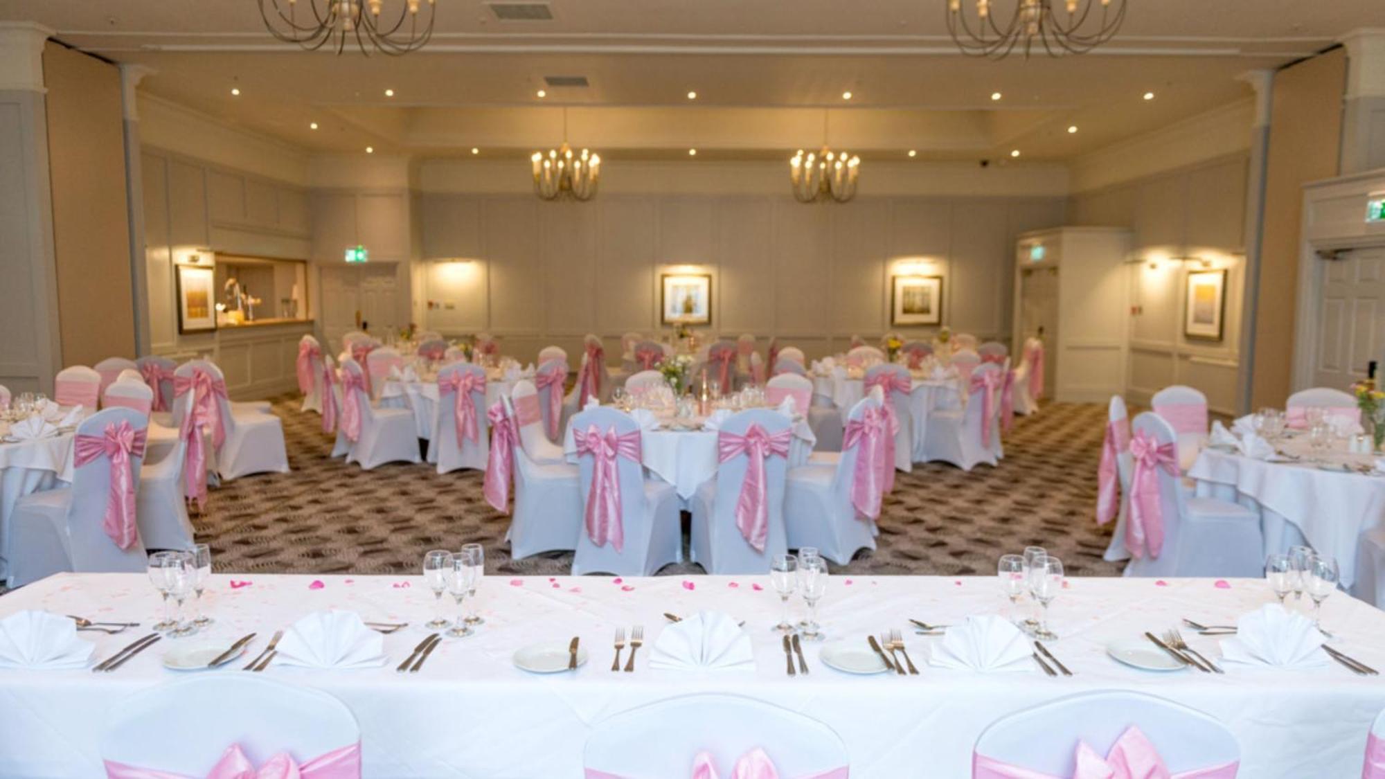 Hotel East M1 Junc 14 By Ihg 4*