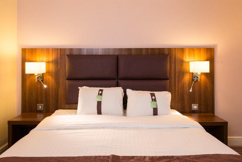 Hotel East M1 Junc 14 By Ihg 4*