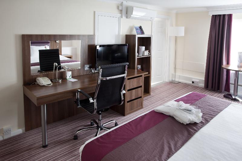 Hotel East M1 Junc 14 By Ihg