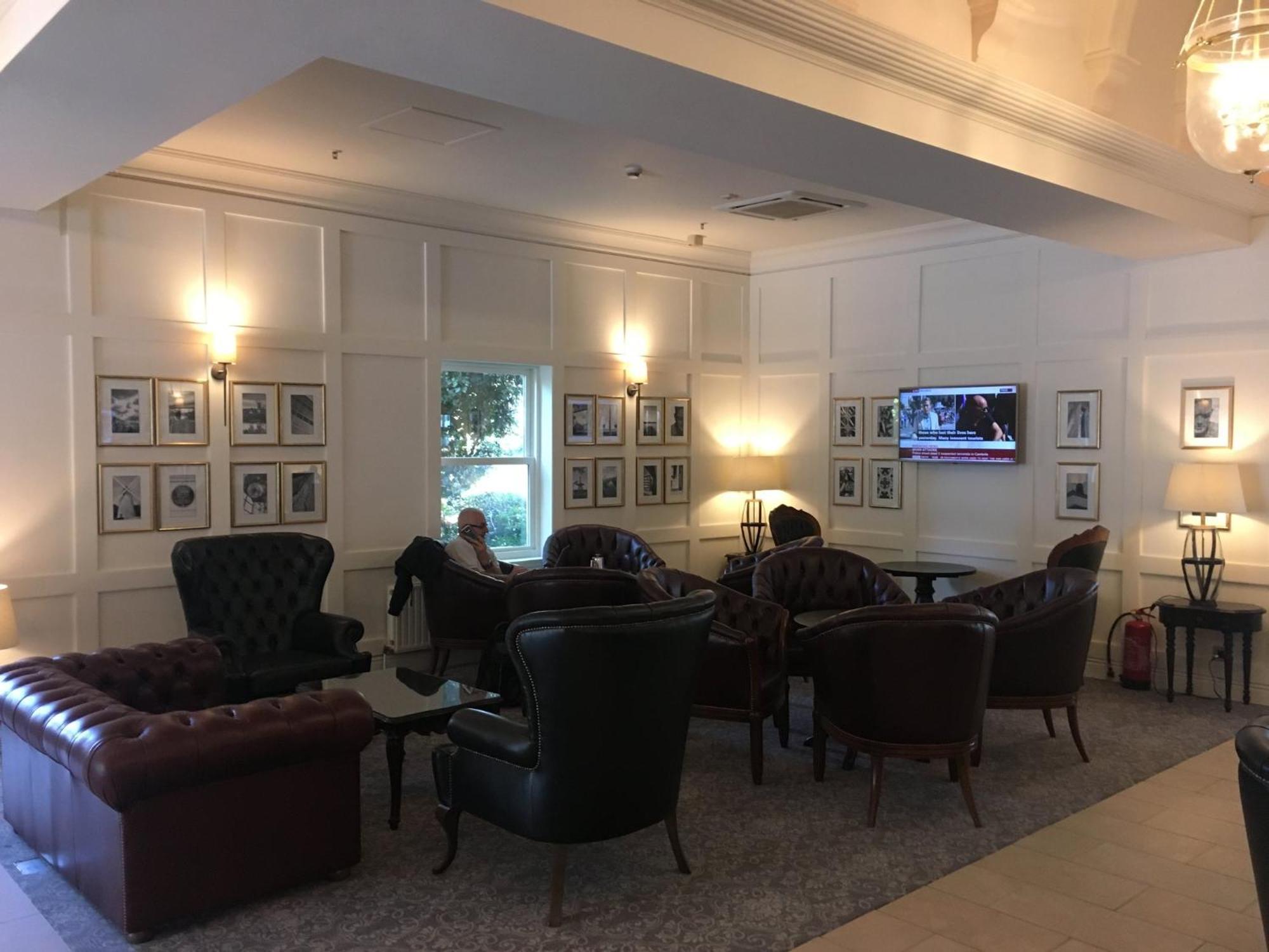 Hotel East M1 Junc 14 By Ihg 4*